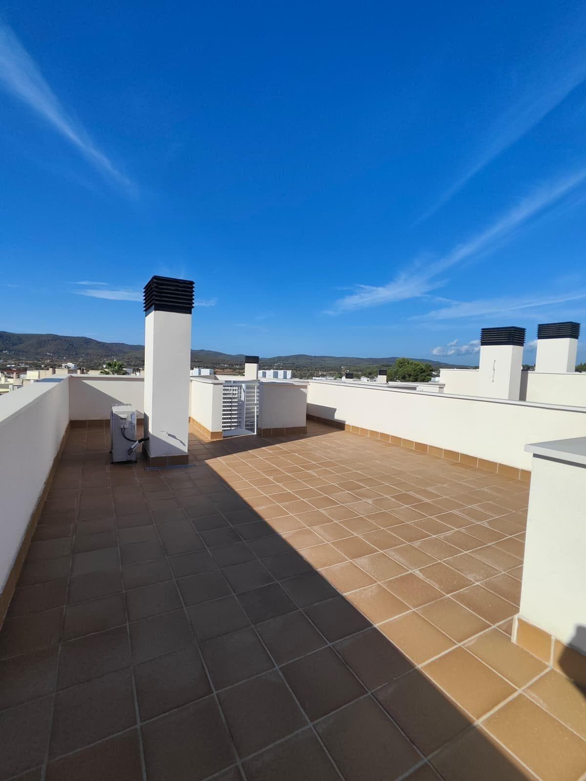 Ático de obra nueva con solárium privado de 40 m², piscina y parking en Ses Païsses