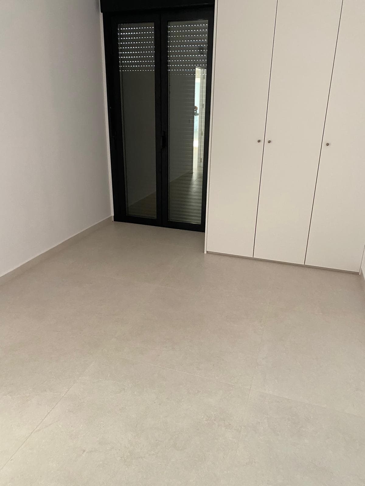 Exclusiva planta baja de obra nueva con jardín privado y parking en Can Escandell