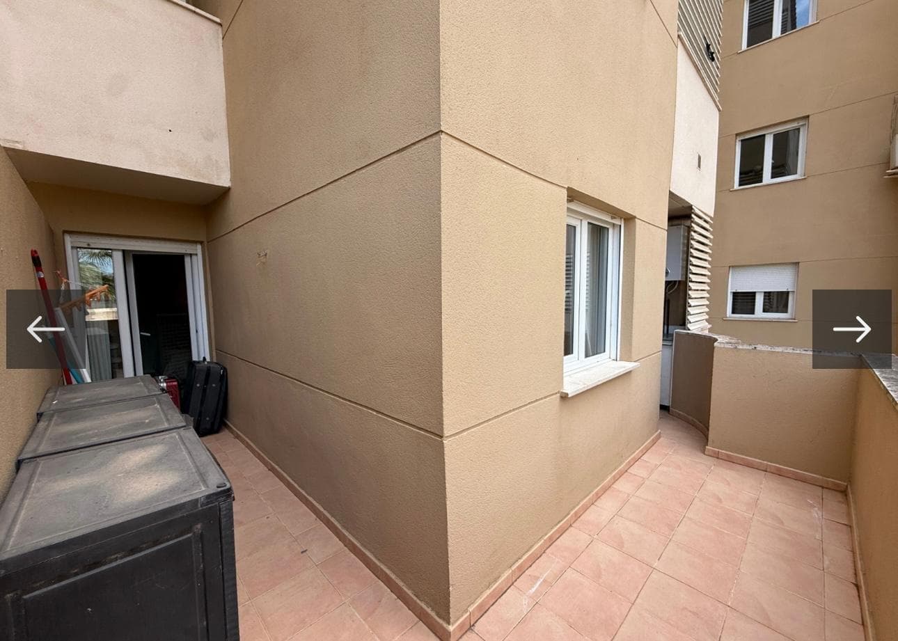 Amplio piso de 3 dormitorios con terraza y garaje en Talamanca