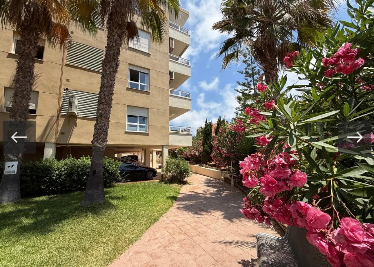 Amplio piso de 3 dormitorios con terraza y garaje en Talamanca