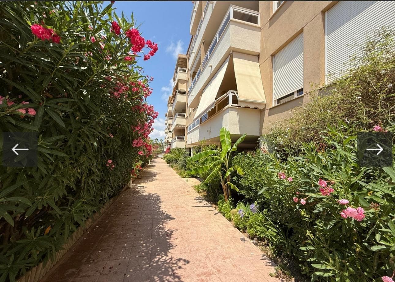 Amplio piso de 3 dormitorios con terraza y garaje en Talamanca