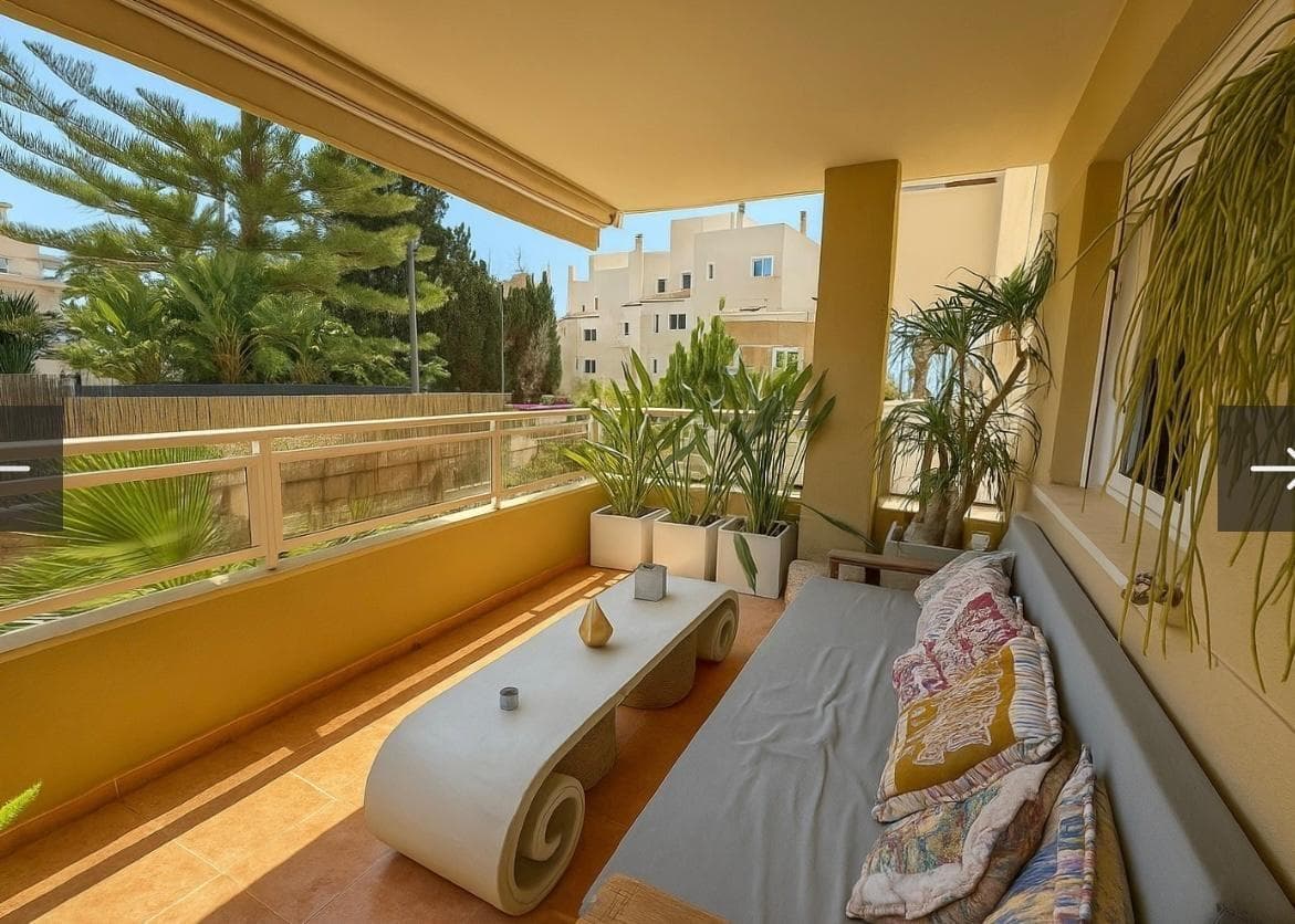 Amplio piso de 3 dormitorios con terraza y garaje en Talamanca