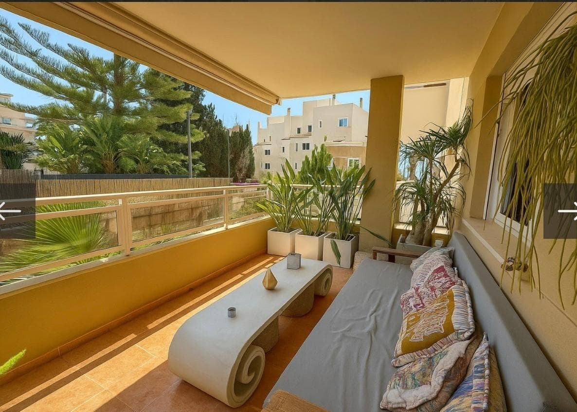 Amplio piso de 3 dormitorios con terraza y garaje en Talamanca
