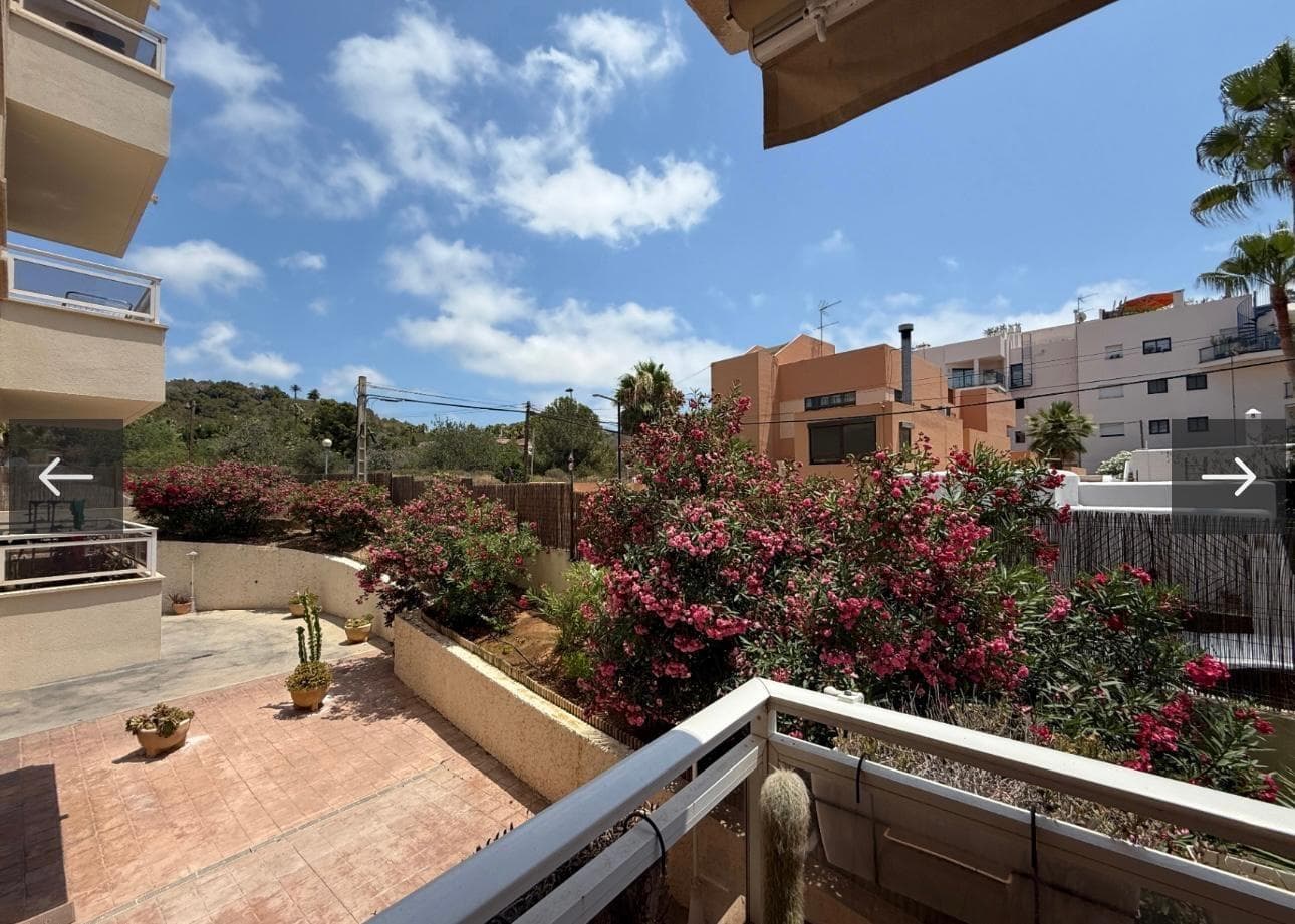 Amplio piso de 3 dormitorios con terraza y garaje en Talamanca