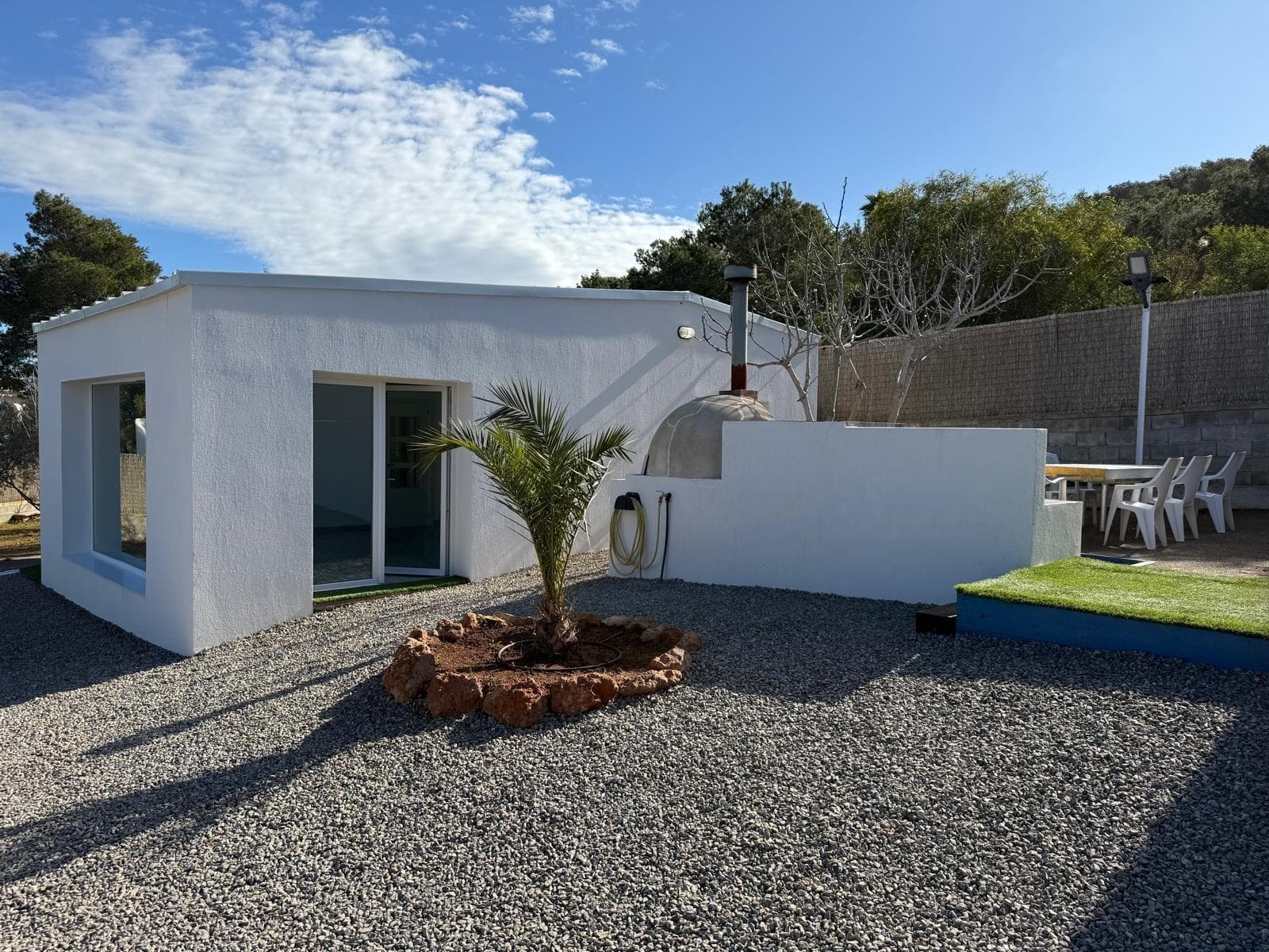 Solar de 1.518 m² con dos construcciones en Sant Agustí des Vedrà