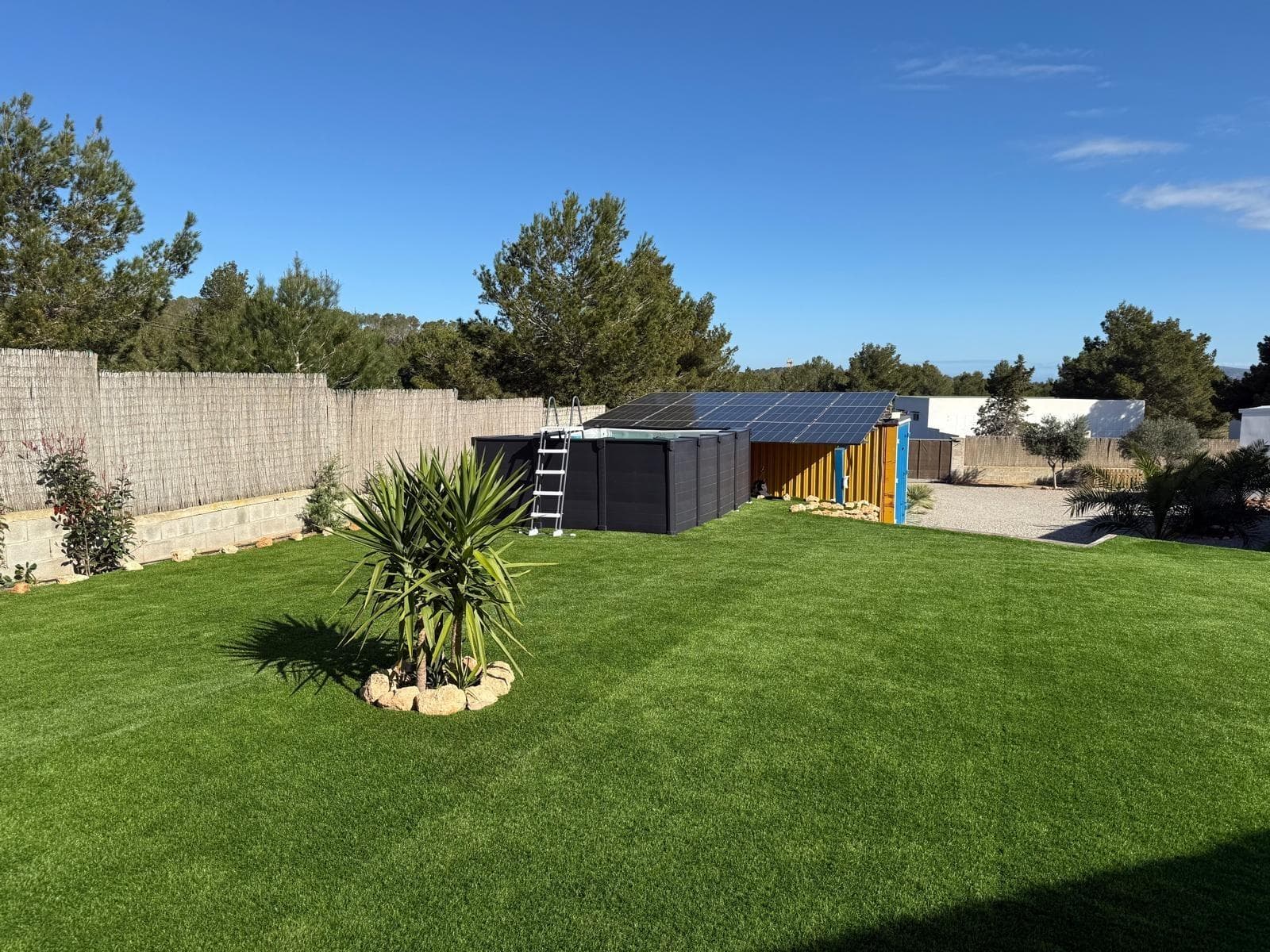 Solar de 1.518 m² con dos construcciones en Sant Agustí des Vedrà