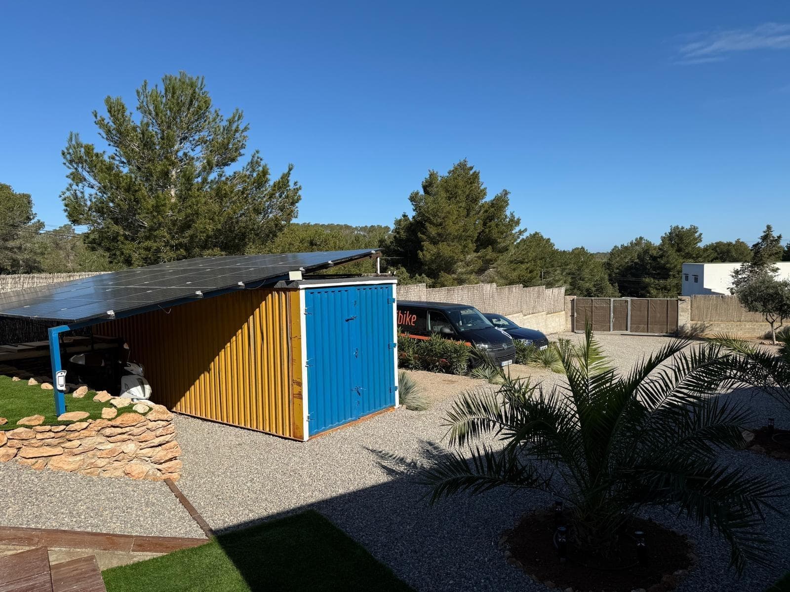 Solar de 1.518 m² con dos construcciones en Sant Agustí des Vedrà
