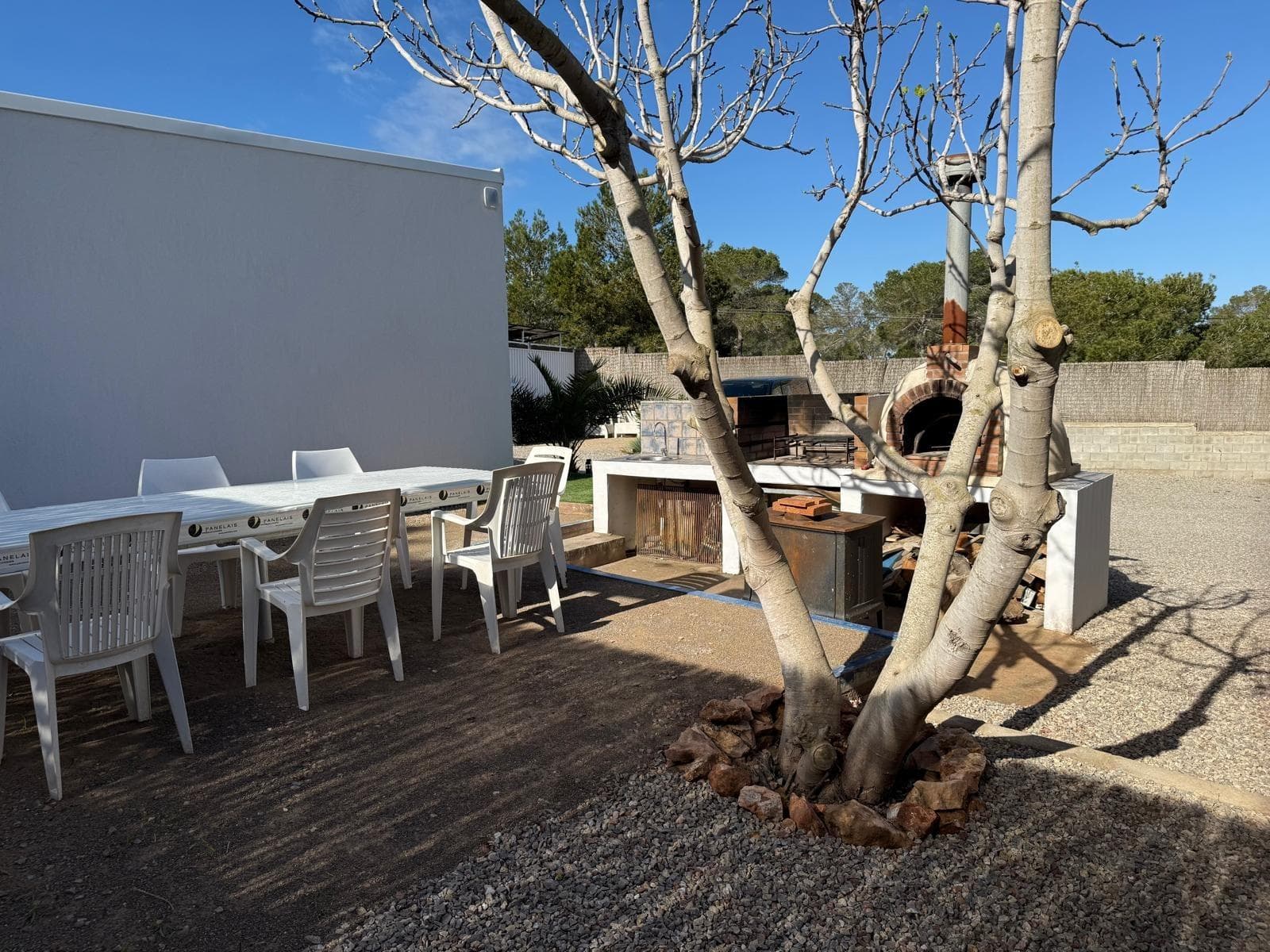 Solar de 1.518 m² con dos construcciones en Sant Agustí des Vedrà