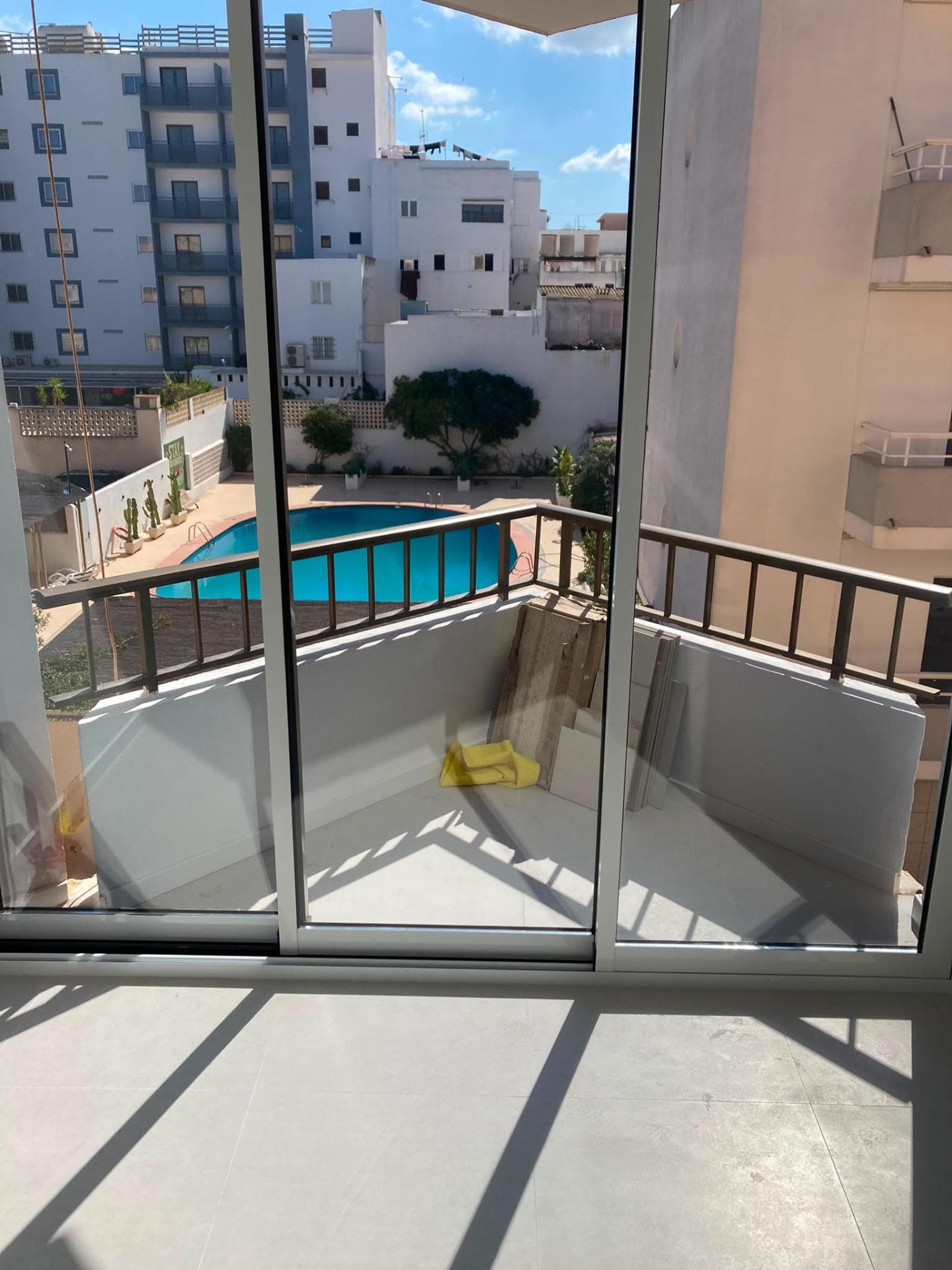 Piso completamente reformado con balcón y 2 dormitorios en Sant Antoni de Portmany