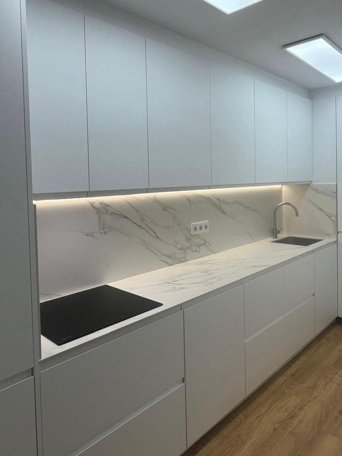 Exclusivo chalet pareado reformado con gran jardín privado y parking en Cala de Bou