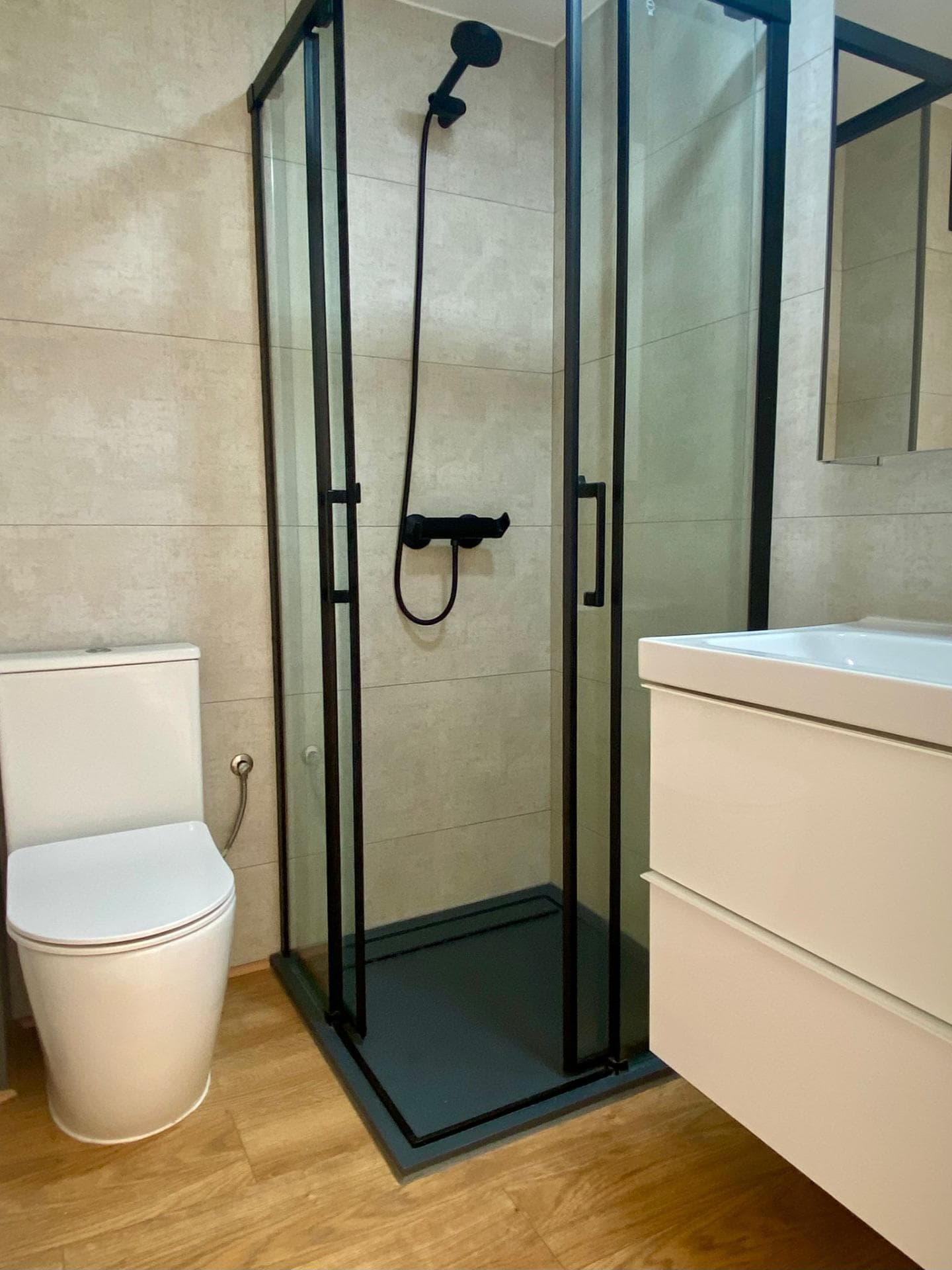 Exclusivo chalet pareado reformado con gran jardín privado y parking en Cala de Bou