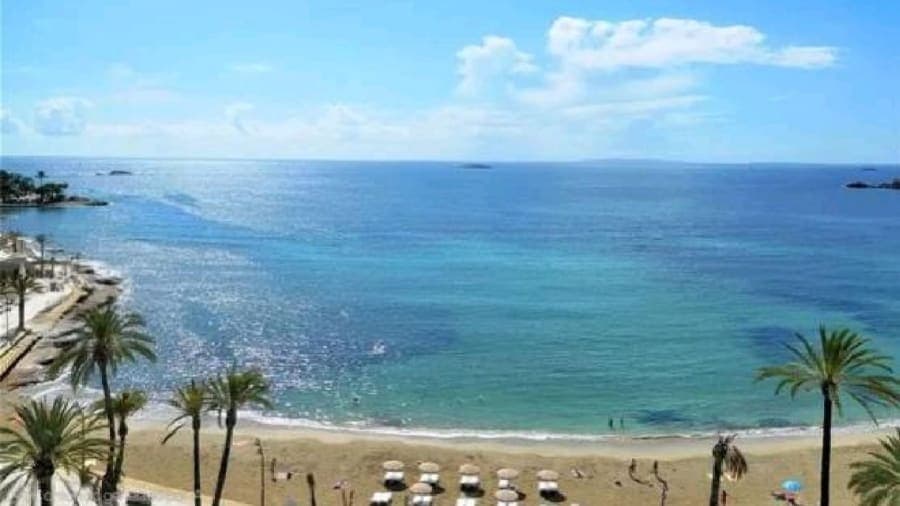SE VENDE PISO CON VISTAS AL MAR EN FIGUERETES
