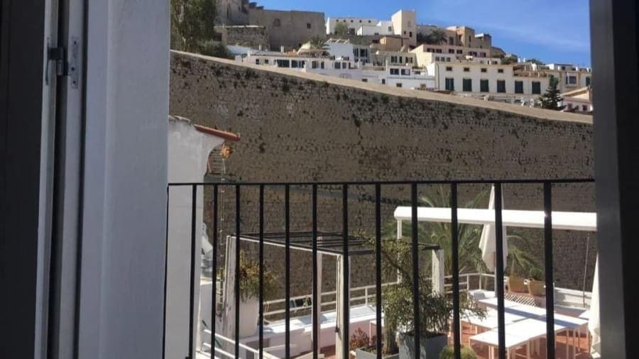 SE VENDE CHALET PAREADO EN DALT VILA