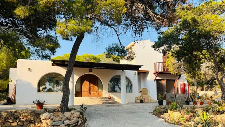 ESPECTACULAR CHALET INDEPENDIENTE EN CALA GRACIÓ CON PARCELA DE 1.800 m2