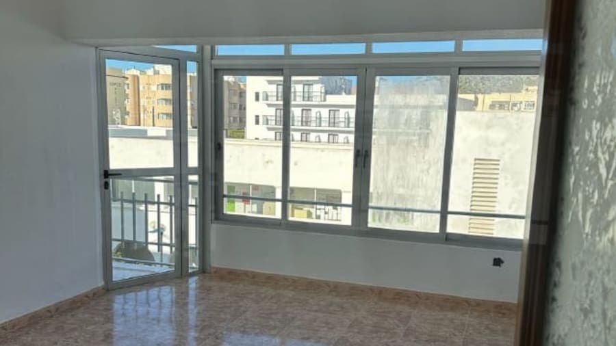 AMPLIO PISO EN SAN ANTONIO