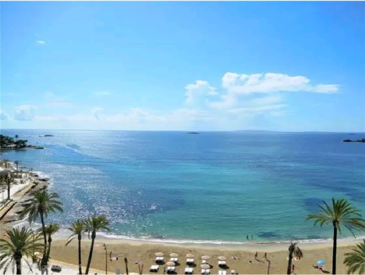 SE VENDE PISO CON VISTAS AL MAR EN FIGUERETES