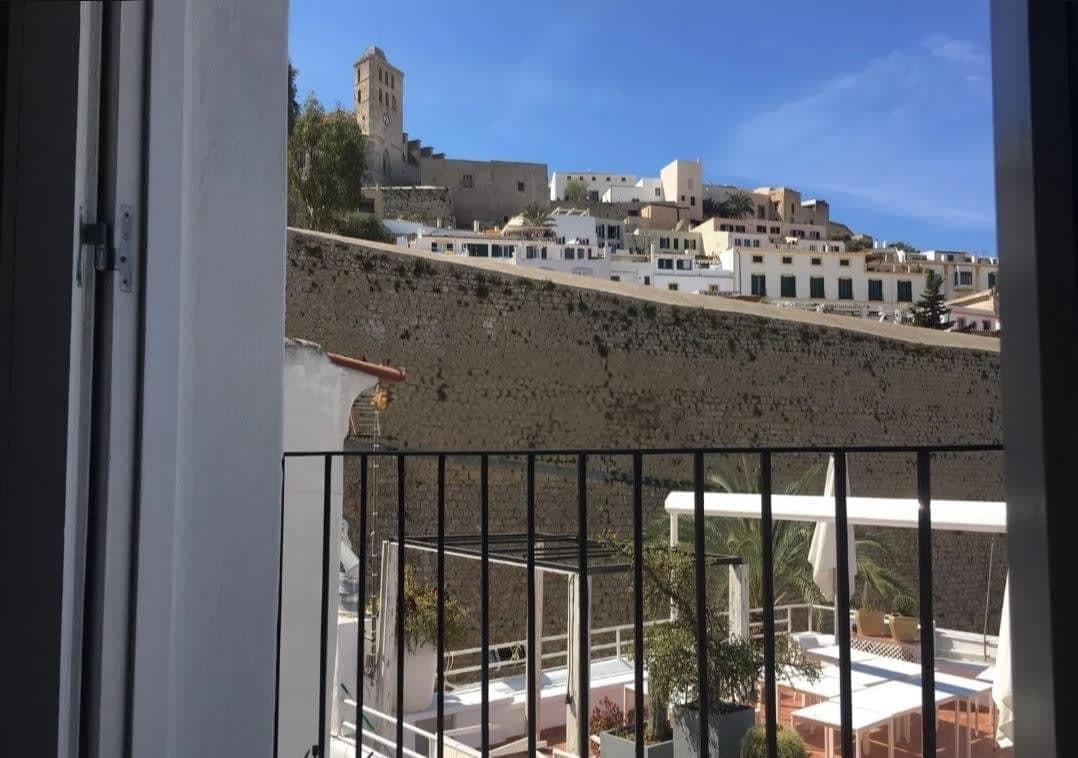 SE VENDE CHALET PAREADO EN DALT VILA