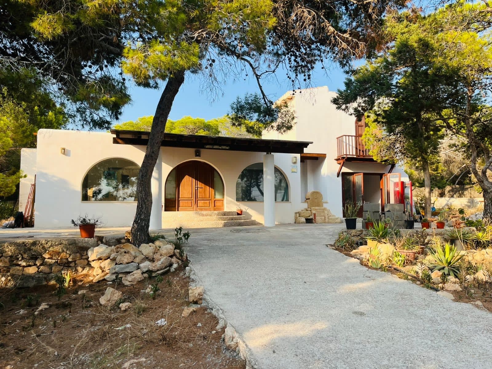 ESPECTACULAR CHALET INDEPENDIENTE EN CALA GRACIÓ CON PARCELA DE 1.800 m2