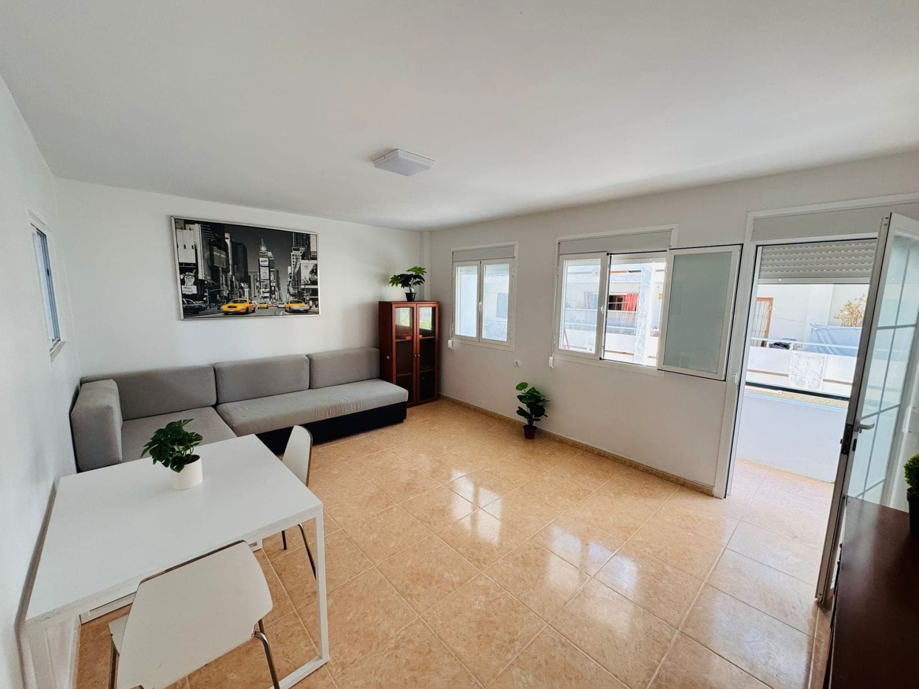 NOVEDAD EN SAN ANTONIO ESTUPENDA PRIMERA PLANTA IDEAL PARA INVERSORES