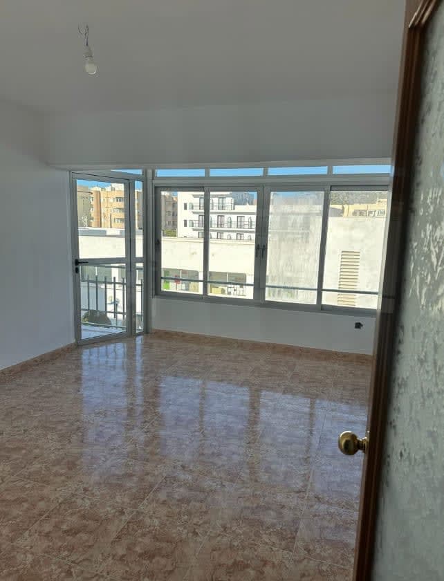 AMPLIO PISO EN SAN ANTONIO